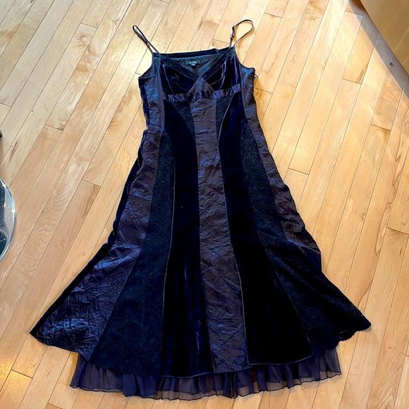 💸SOLD💸 Stills Purple Silk Dress - Picture 3 of 7